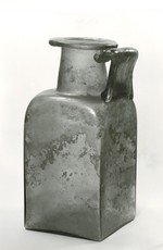 Vierkantige Henkelflasche