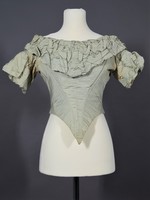 Mieder eines 2-teiligen Damenkleides aus eisblauer Seide