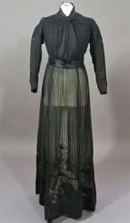 schwarzes Gesellschaftskleid