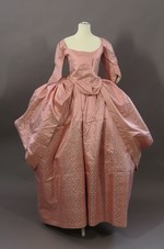 Aufgetrennte Robe à l