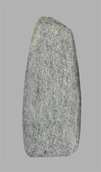 leicht fragmentiertes Steinbeil