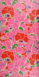 1970er: Blumendekortapete mit großen floralen Blättern und Blüten in kräftigen roten und pinken Farbnuancen