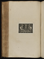 Ornament mit zwei Sphingen und einem geflügeltem Mann