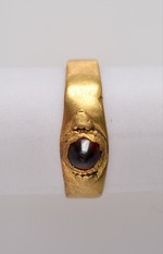 Ring mit Schmuckstein