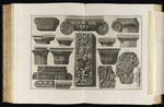 Verschiedene Kapitelle, Gesimsdetails und ein Basrelief