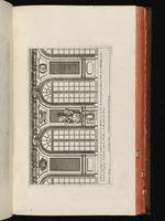 Galerie mit großen Rundbogenfenstern und Wandtäfelung