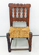 Pfostenstuhl mit Inschrift "HGIS"