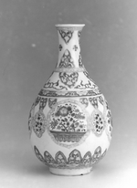 Flasche mit Lambrequindekor