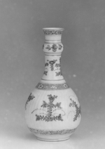 Flasche mit gerippter Wandung und Blütenzweigen