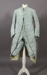 Herrenanzug aus helblauem Moirée